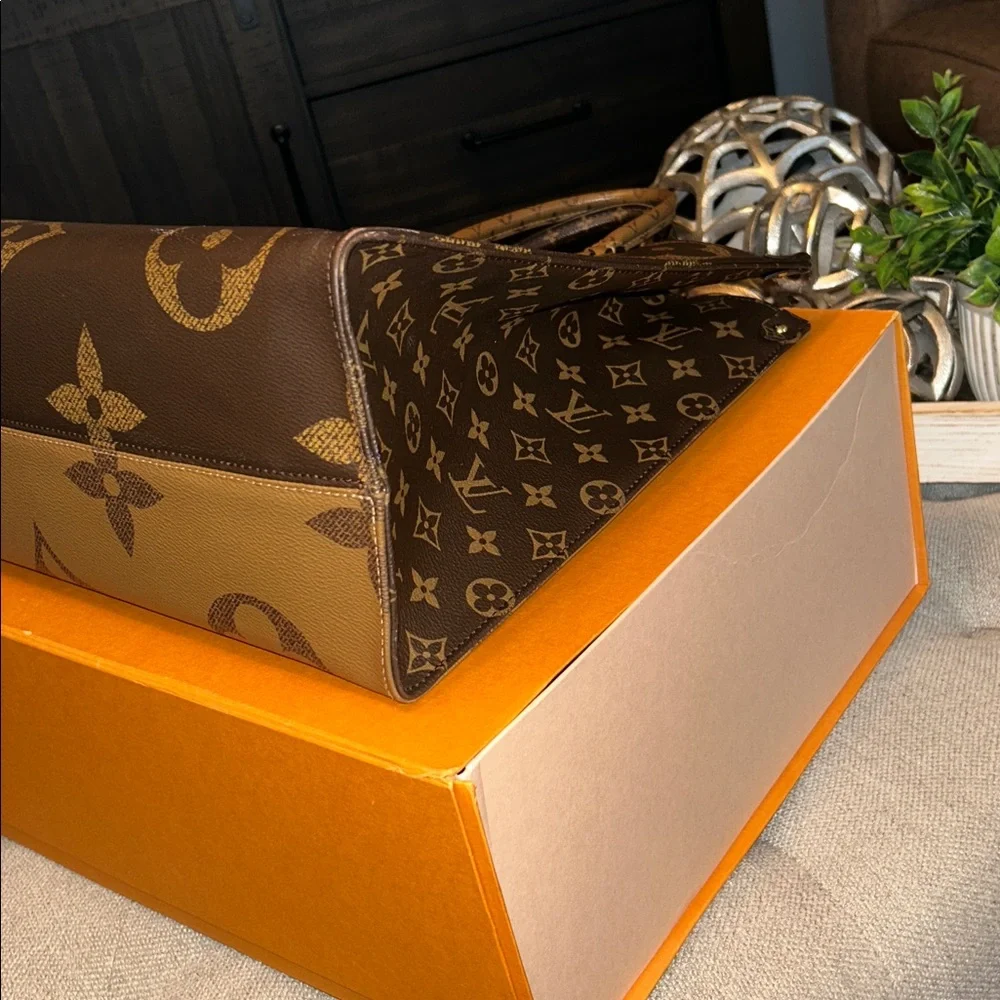 Louis Vuitton Onthego GM shoulder bag - Picture 7 of 17